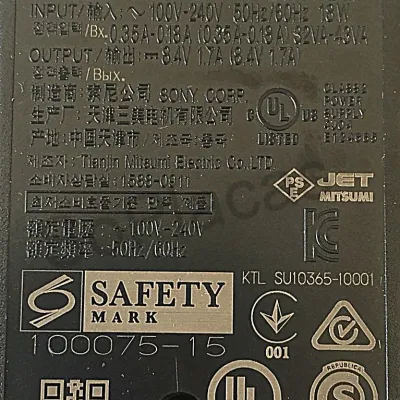 FONTE EXTERNA SONY AC-200D (100V-240V 50Hz/60Hz 18W , 0.35A-0.18A (0,35A-0,18A) 32VA-43VA ~8.4V 1.7A)