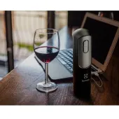 ABRIDOR ELÉTRICO DE VINHO ELECTROLUX | USB | COR: PRETO | A21203301