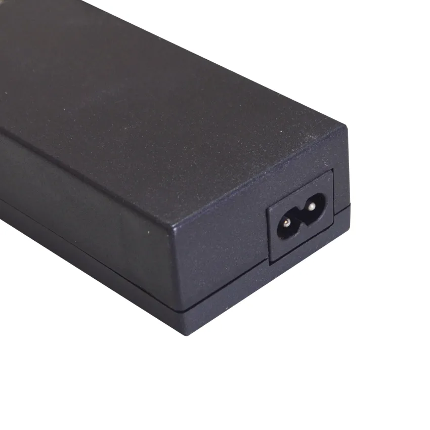 FONTE EXTERNA FTD-19.2.1| 19 VOLTS | 100-240V 50-60Hz 19V - 2.1A | NOVA
