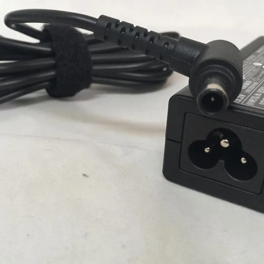 FONTE EXTERNA SONY SVF14N21CXS SVF14NA1EL ADP-45CEB CARREGADOR 100-240V ~ 1.2A(1.3A) 50-60Hz 149252411 1-492-524-11