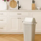 LIXEIRA PLASTICA COM BASCULANTE SANREMO 30L - COR BEGE  (283)