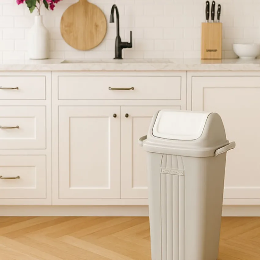 LIXEIRA PLASTICA COM BASCULANTE SANREMO 30L - COR BEGE  (283)