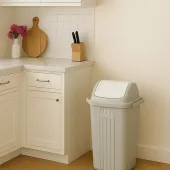 LIXEIRA PLASTICA COM BASCULANTE SANREMO 30L - COR BEGE  (283)